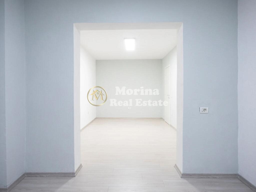 Rent, Business Premises Willson Square, 900 Euro/Month