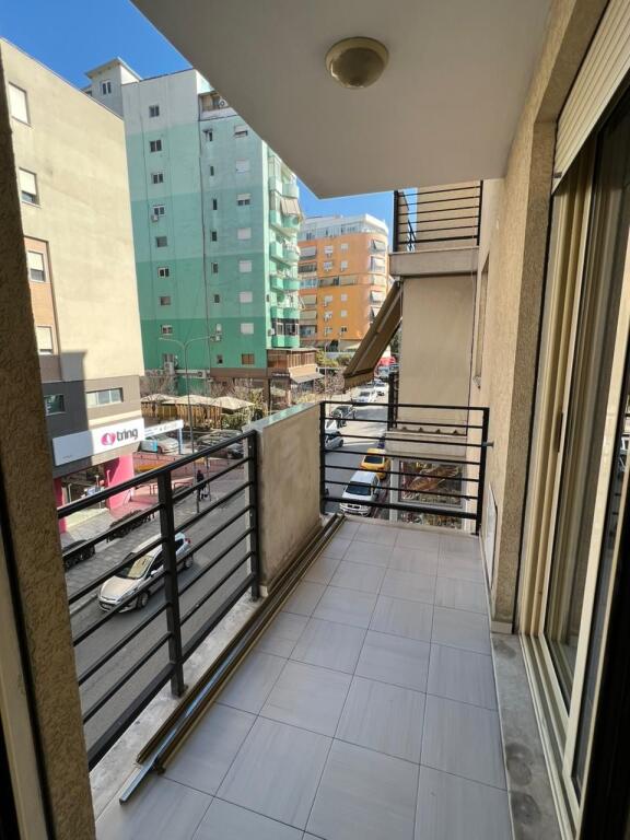 🏢 Ambient Biznesi me Qira – Përballë Kristal Center, Tiranë