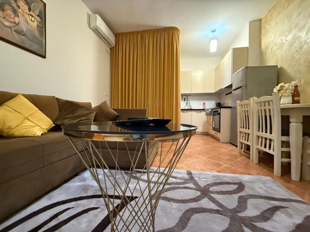 Apartament 1+1 me qira te Poliklinika, Durrës – 450€