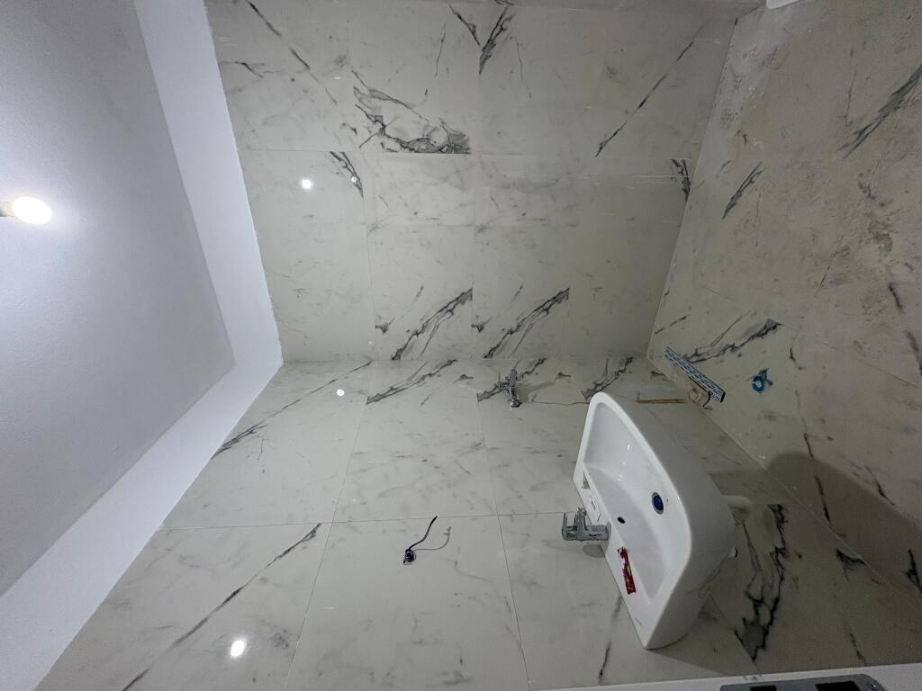 Shitet apartament 2+1