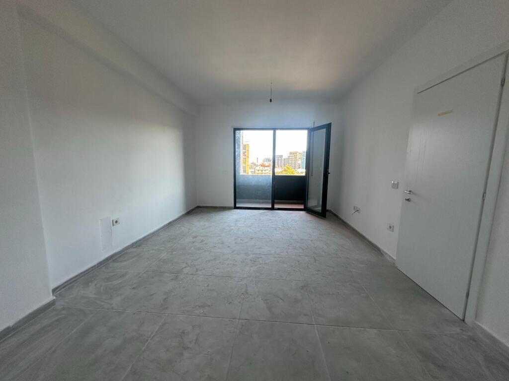 Shitet Apartament 3+1+2+2Blk Pane Eglo ne Astir