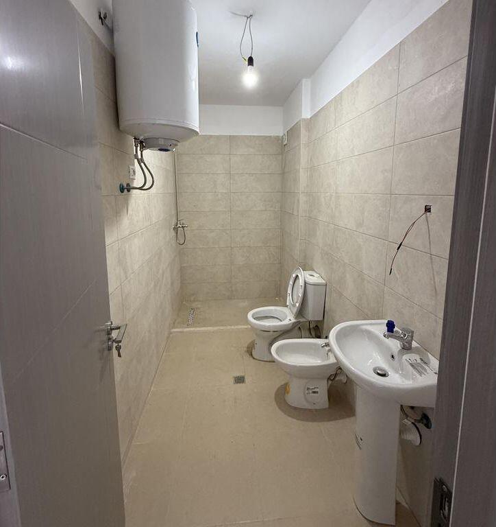 Jepet Me Qera Apartament 2+1+2 Per Banim ose Zyra tek 5 Maji