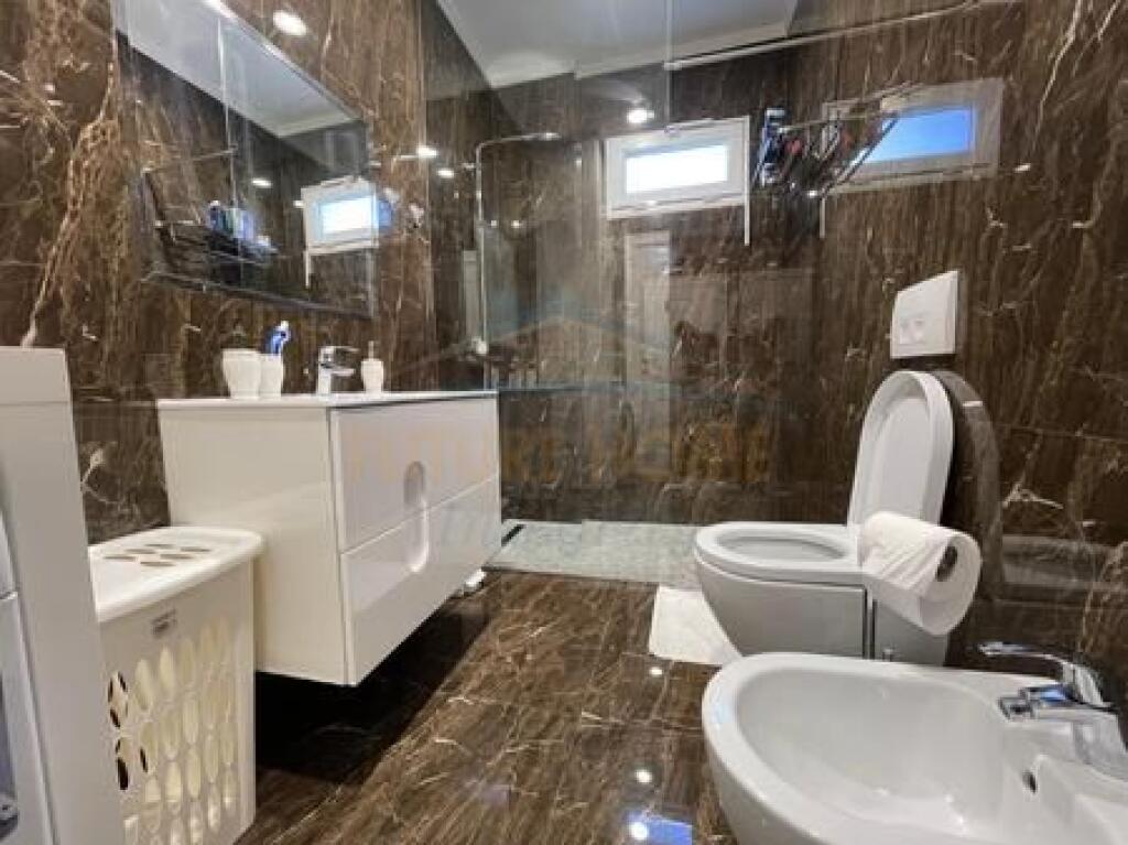 Shitet, Apartament 2+1+Post Parkimi, Liqeni i Thatë, Tiranë.