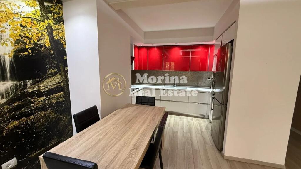 Apartament 3+2+1 ballkon, Blloku, 1500 Euro/muaj