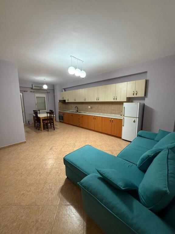 Apartament me qera 2+1 Xhamllik!