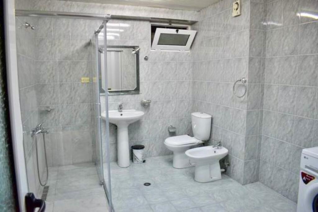 Apartament 2+1 me qera rruga Margarita Tutulani