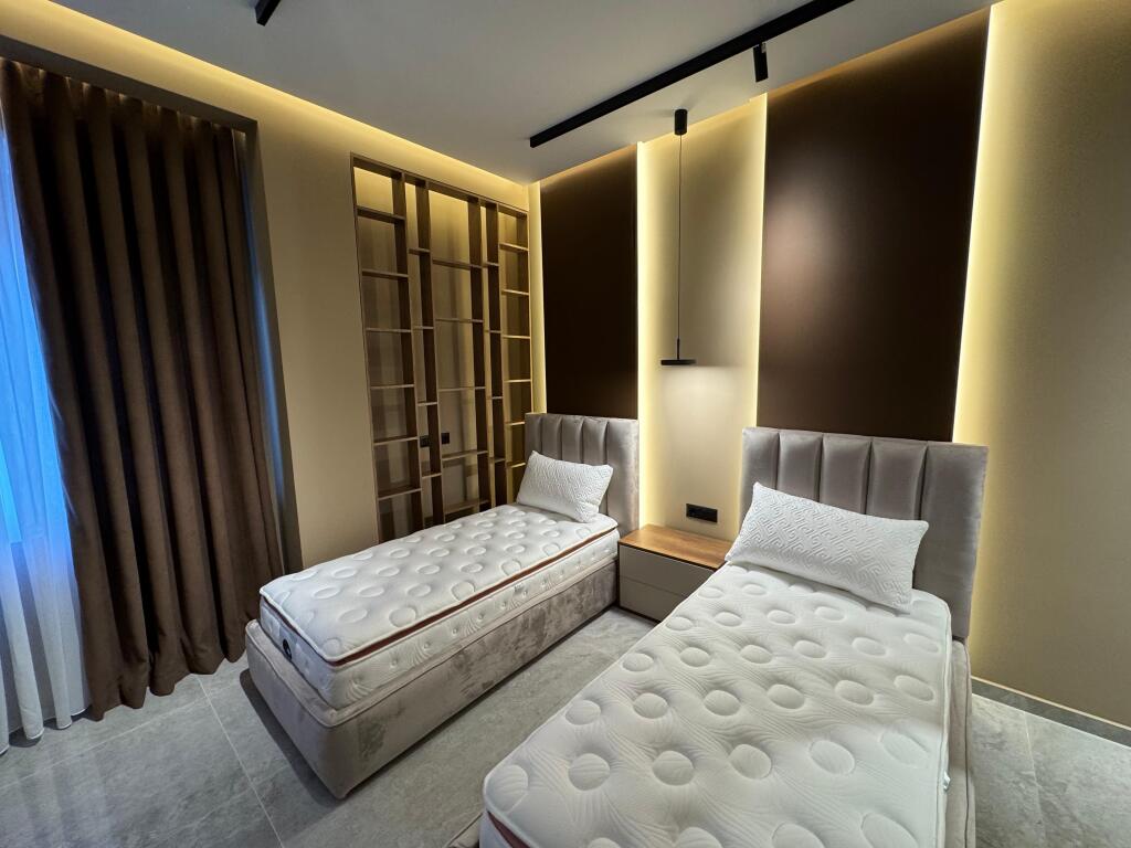 SECRET GARDEN – JEPET APARTAMENT LUKSOZ 3+1+4 ME 2 POSTE PARKIMI