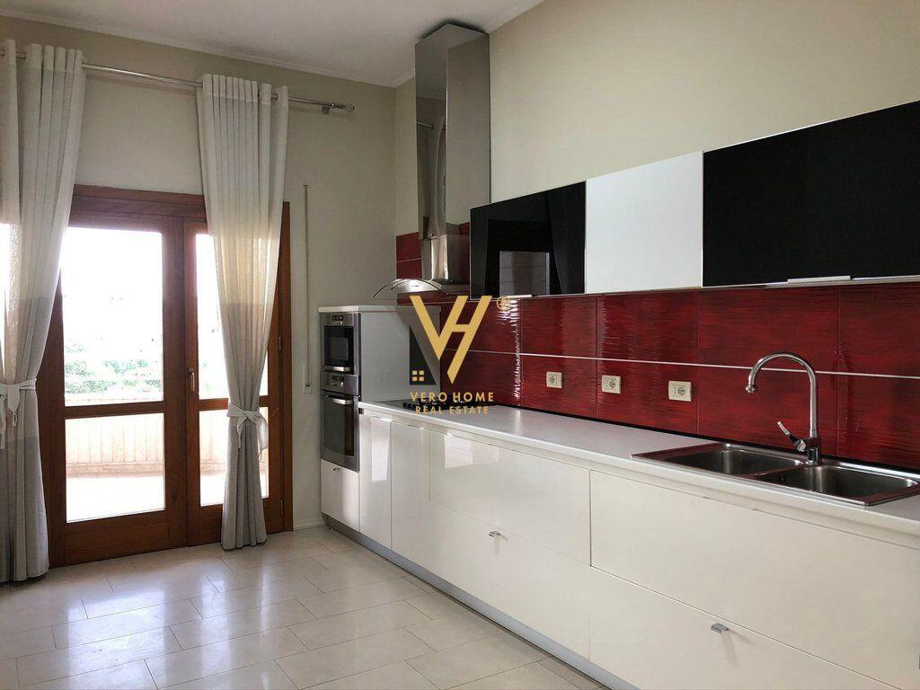 SHITET APARTAMENT 4+1+2+VERANDE TE KOPSHTI ZOOLOGJIK 550.000 EURO