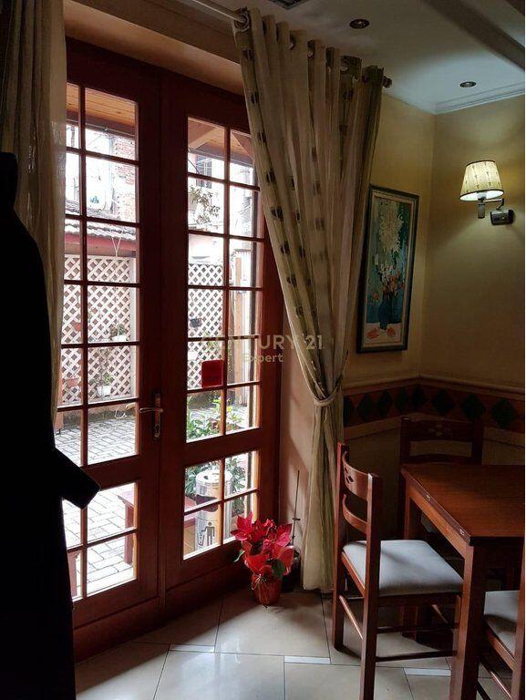 AMBIENT KOMERCIAL PER QIRA NE RRUGEN E KAVAJES ! 2,500 € /Muaj Sip. Totale  108m2