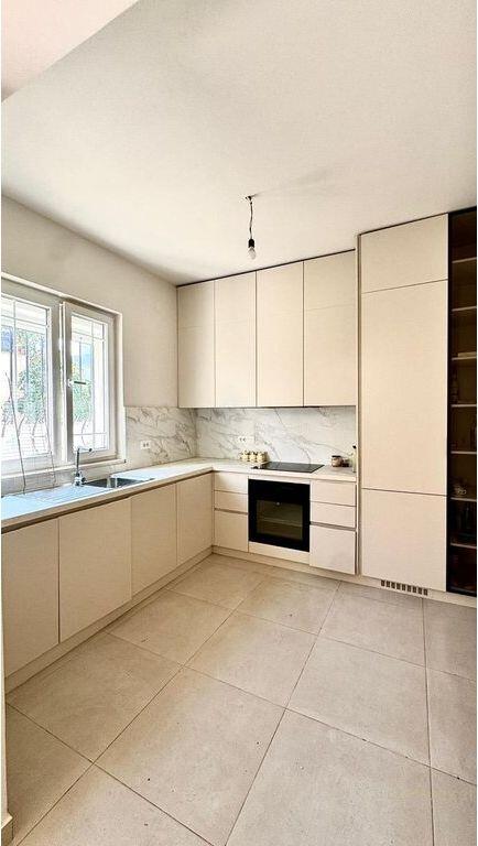 Jepet me qira kat vile 2+1 me hyrje individuale dhe oborr privat ! 550 € /Muaj