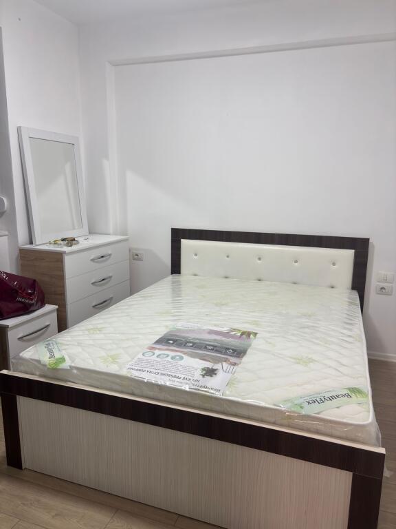 Qera, Apartament 1+1+ bllk, tek Liqeni i Thate, Pallatet FZ, 500 euro/muaj