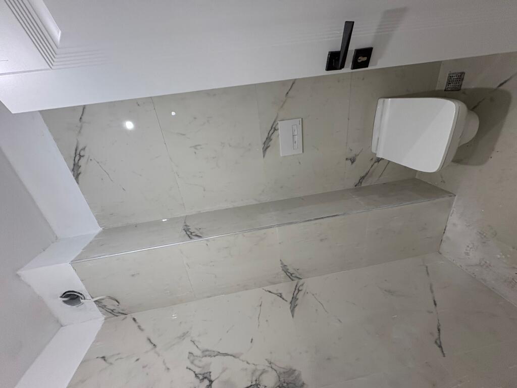 Shitet apartament 2+1