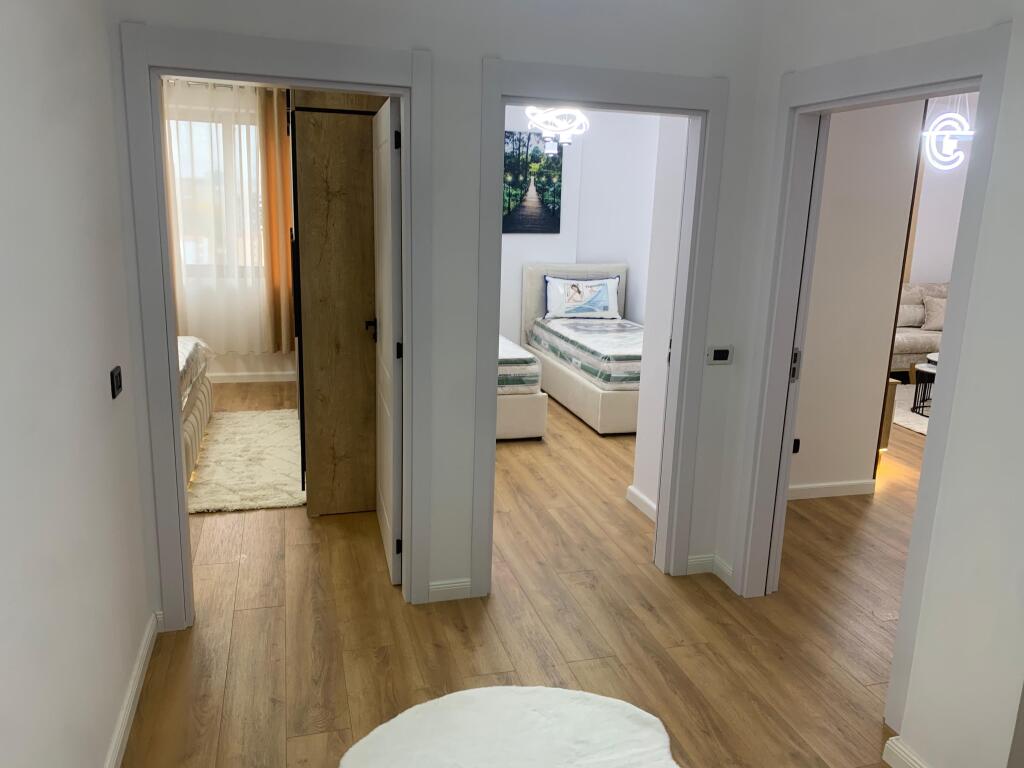 Apartament 2+1 ne Astir prane Artistit!