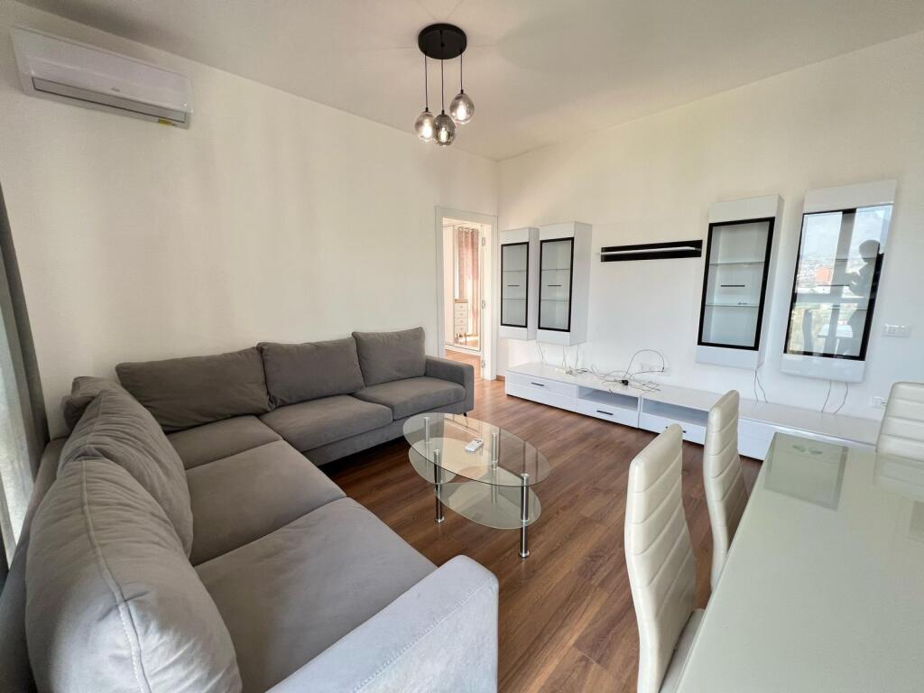 📣 QERA SUPER Apartament 1+1 📍 Kompleksi Farmacia 10 🛣️ Rruga e "Dibres" ✨   🏢 Ndertim i Ri  🪜 Kati 10 (Me Ashensor)  🛋️ Mobiluar Me Kushte Bashkekohore   💶 Cmimi 600 Euro