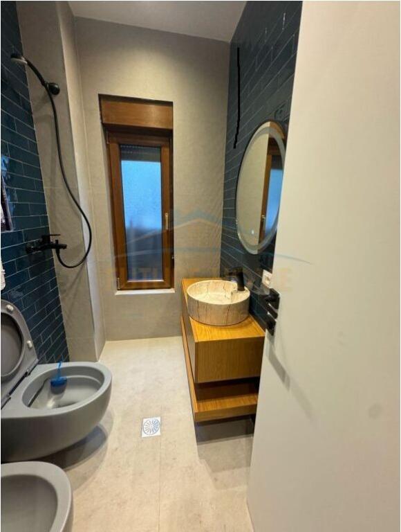 JEPET ME QERA VILE 3KATESHE,KOMPLEKSI COLOMBO, TEG