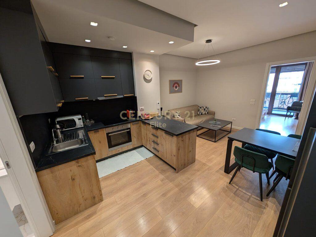 Shiten 3 apartamente 1+1 ne rrugen e Barrikadave!