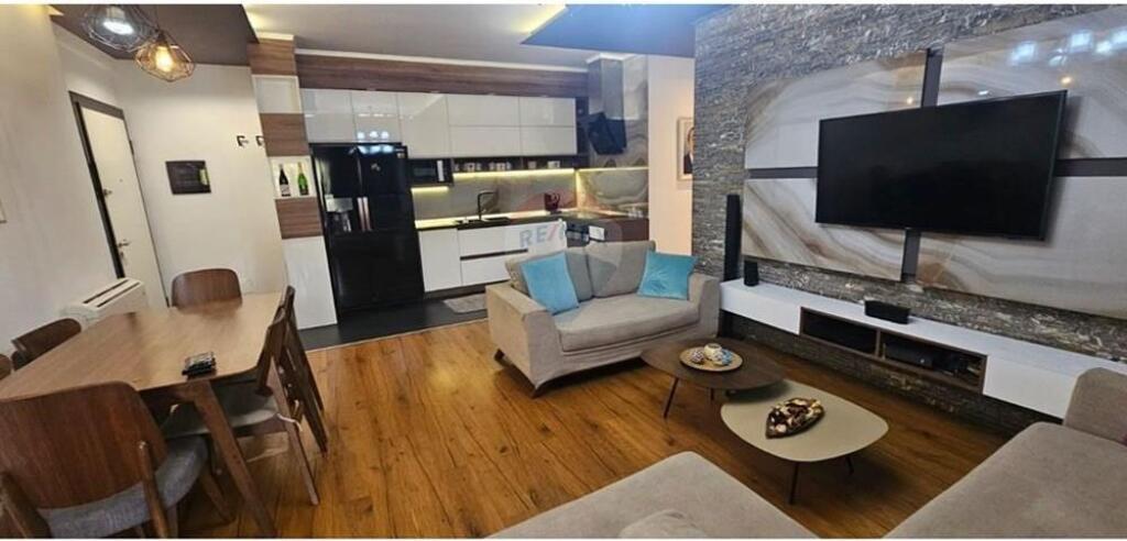 Shitet Apartament 3+1+2 në Ali Dem