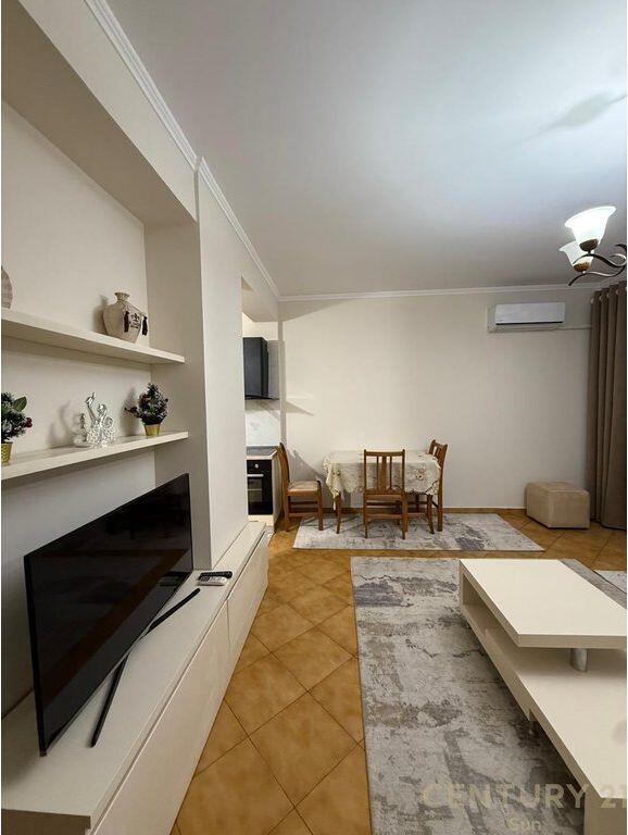 Apartment 2+1 for rent at Komuna e Parisit