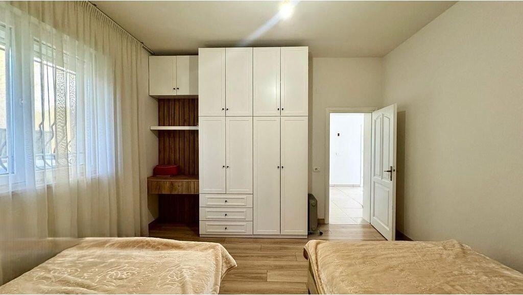 Jepet me qira kat vile 2+1 me hyrje individuale dhe oborr privat ! 550 € /Muaj