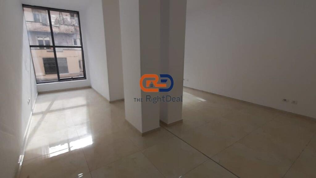 Ne Myslym Shyr, Jepet Me Qira Ambient Per Zyra Ne Nje Pallat Te Ri !!