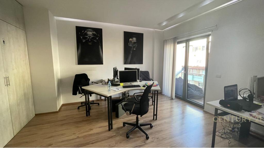 Zyra me qira tek Ring Center