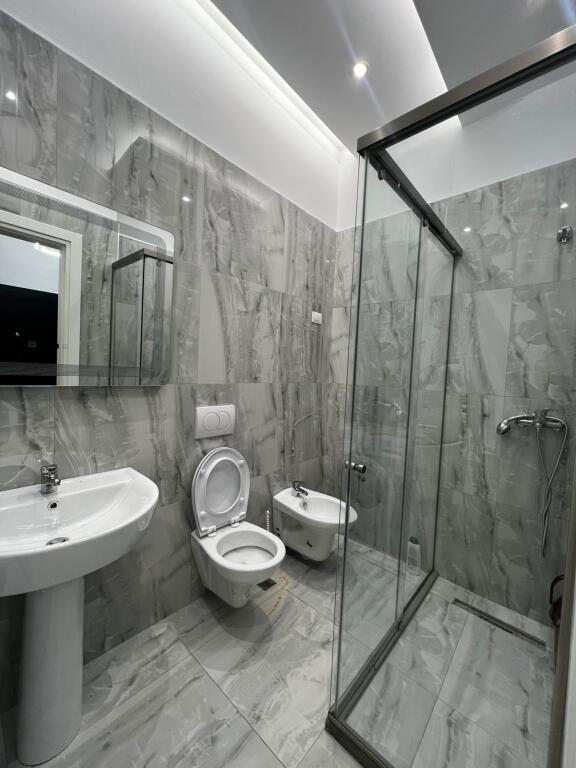 Apartament 1+1 me Qera Afatgjate, Skele Vlore - 2 min larg Lungomare