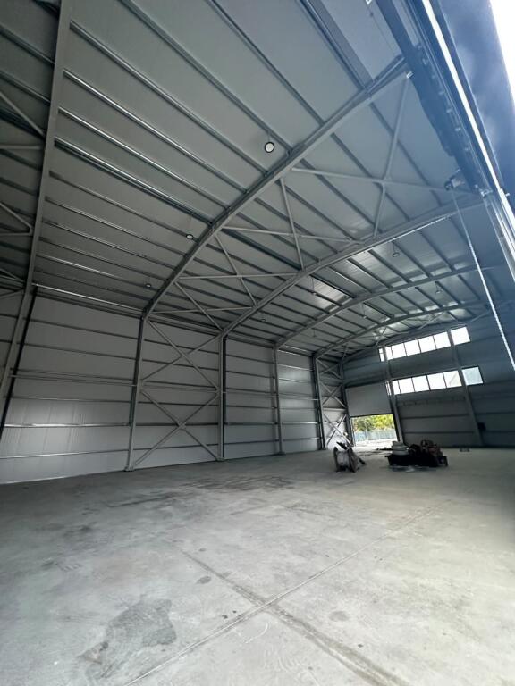 WAREHOUSE 760M2 FOR RENT IN PRUSH
