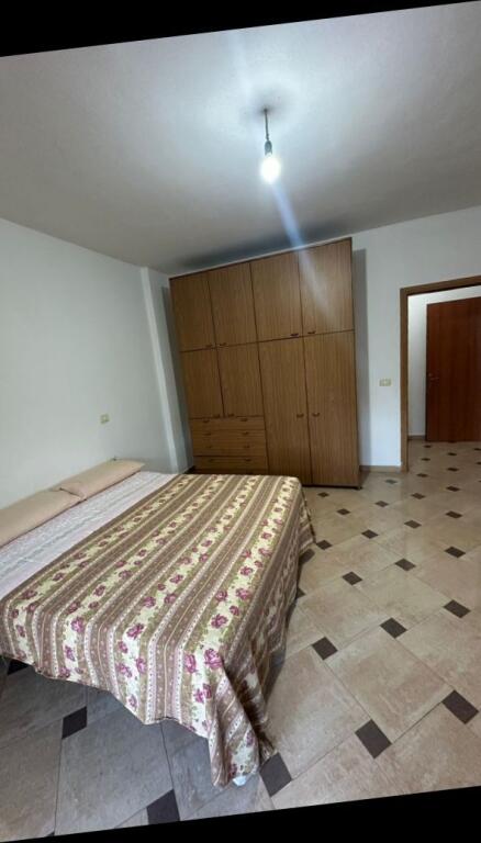 Jepet Apartment me qera 3+1, Id 13896