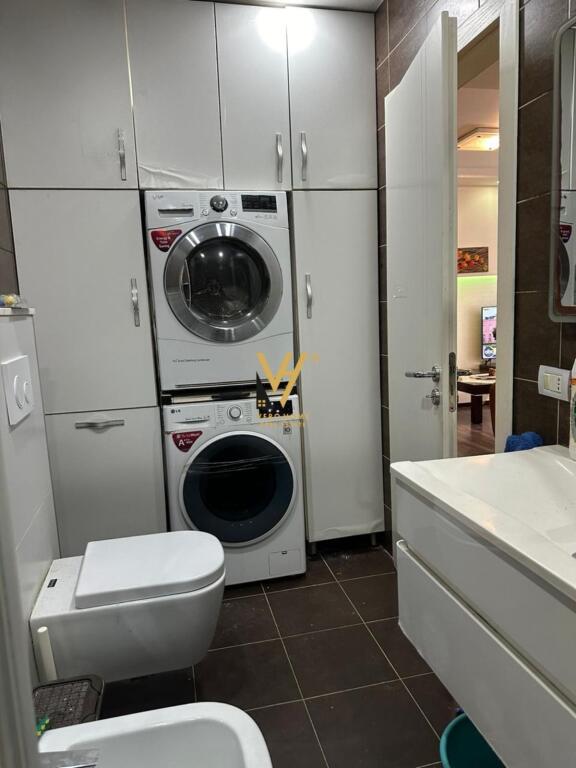 JEPET APARTAMENT 3+1+BLK ME QERA TE KOM.KONTAKT, ISH PARKU 95.000 LEKE