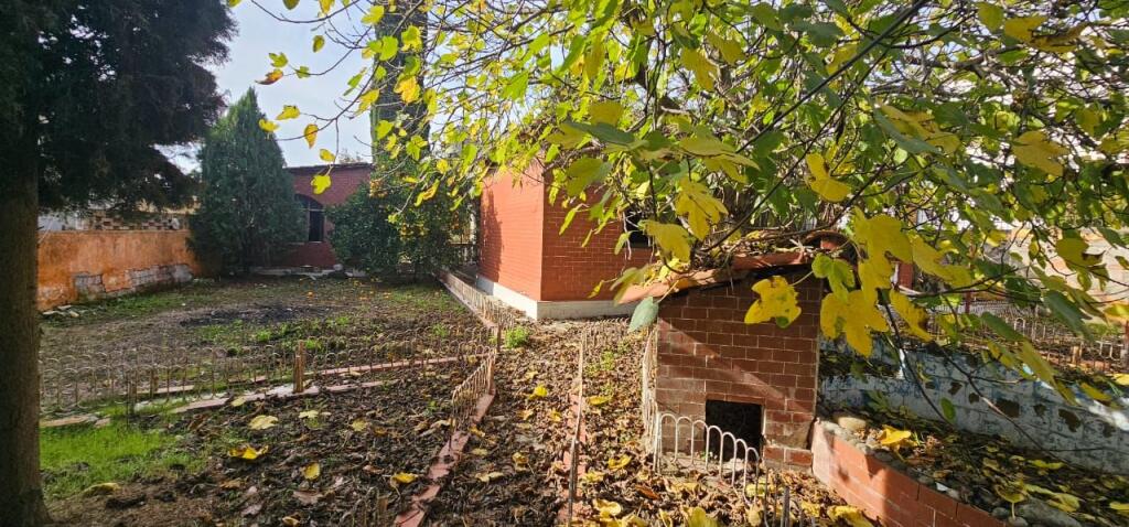 SHITET SHTËPI PRIVATE • 4 RRUGET SHIJAK