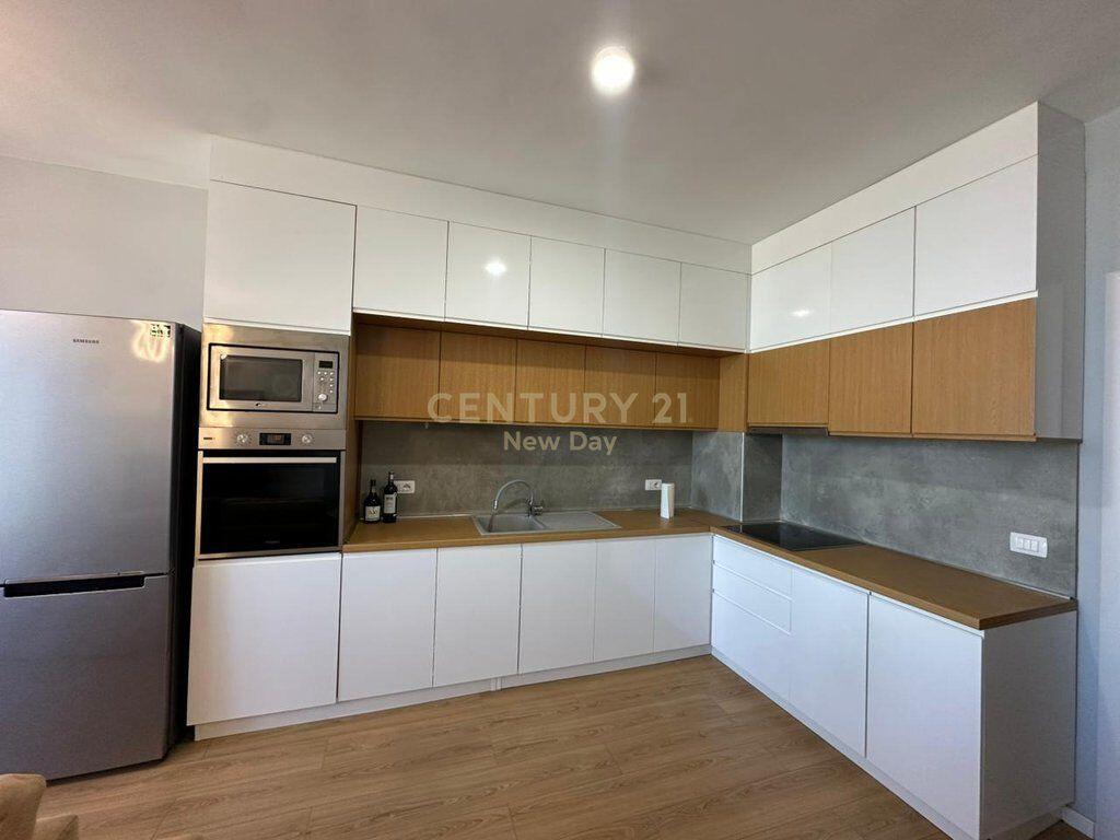 Shitet Apartament 1+1 Vollga