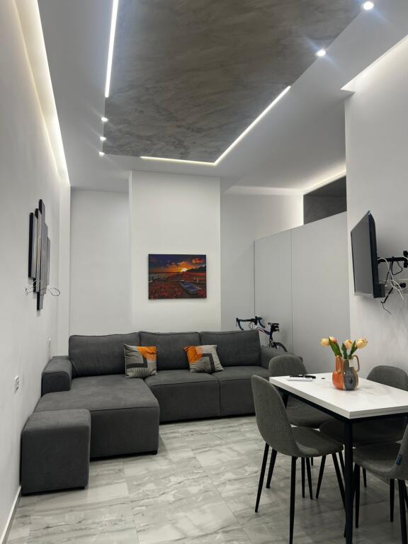 Apartament 1+1 me Qera Afatgjate, Skele Vlore - 2 min larg Lungomare