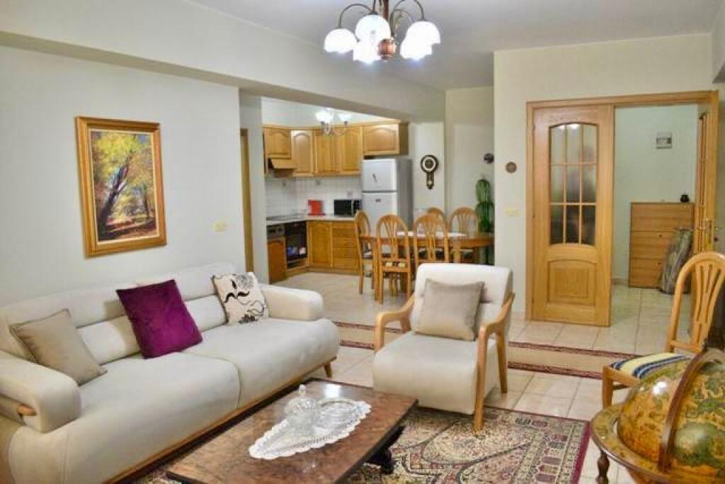 Apartament 2+1 me qera rruga Margarita Tutulani