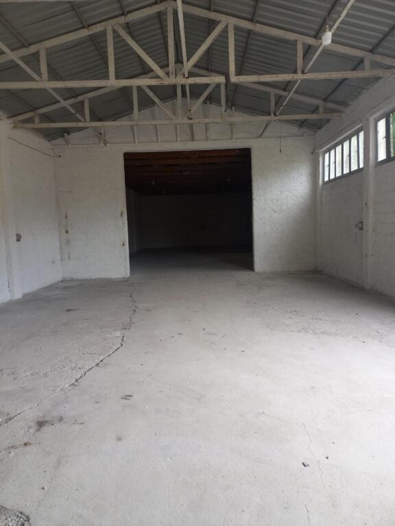 VENDESI MAGAZZINO 284 M2 A VAQARR