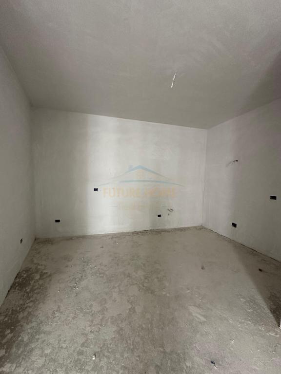 Shitet Apartament 1+1, Paskuqan