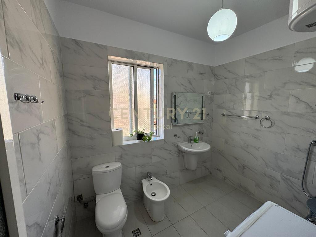 Ambjent per zyra me qira tek Ministria e Jashtme