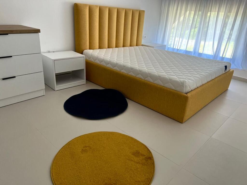 Jepet apartament 2+1,afer british scholl ,kodra e diellit,1400 euro me post parkimi