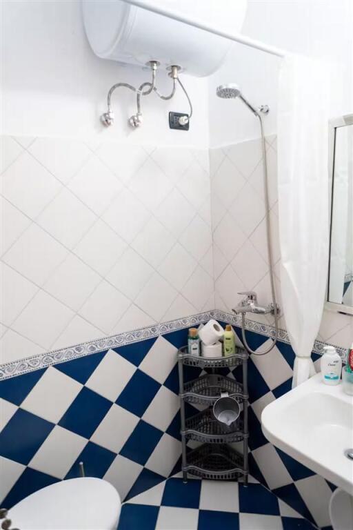 ZYRE ME QERA 25 M2 PAZARI I RI 480 EURO