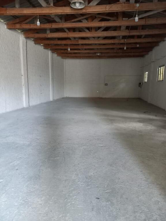 VENDESI MAGAZZINO 284 M2 A VAQARR