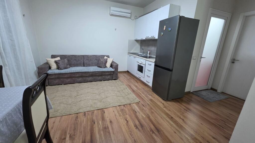 Jepet me qera apartament 1+1 Rruga e Elbasanit!