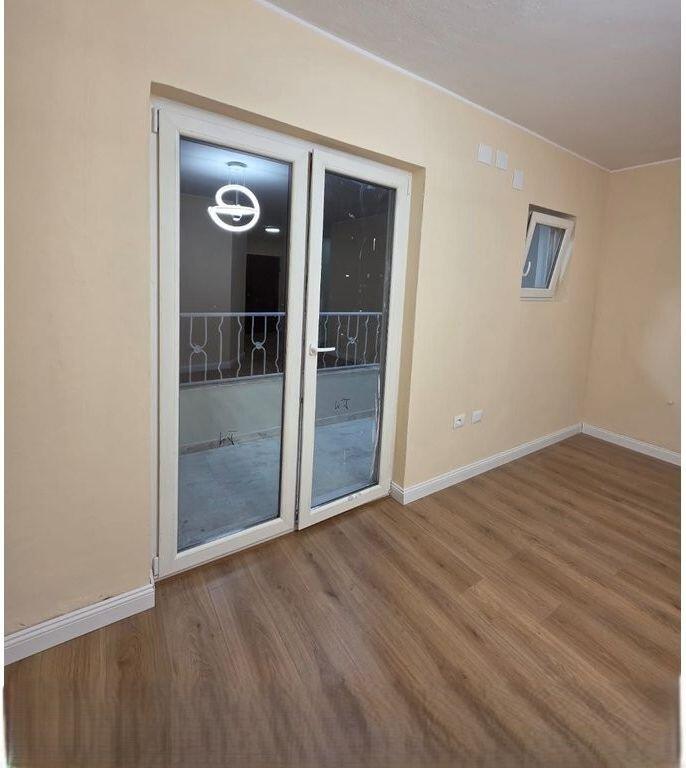 Apartament 2+1 në shitje tek pallatet Karavan, Laprakë, Tiranë - 140,000€