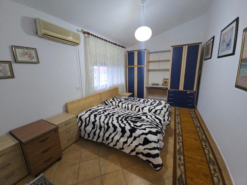 JEPET ME QERA APARTAMENT 2+1+2 TEK ISH FABRIKA E BUKES DURRES