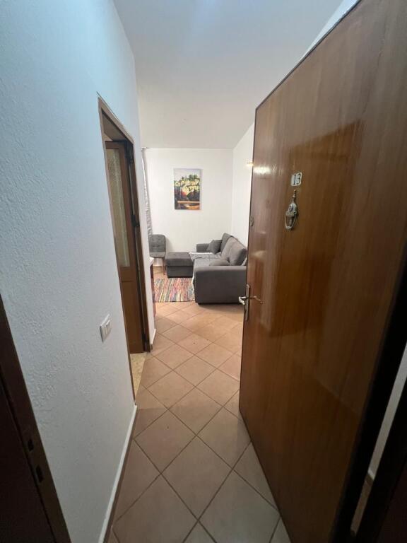 1+1 Me Qera tek 5 Maji , Afer Emerald Center