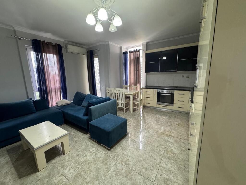 Apartament 2+1, Fusha Aviacionit!