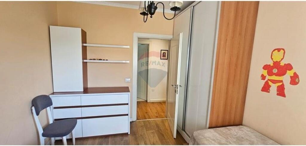Shitet Apartament 3+1+2 në Ali Dem