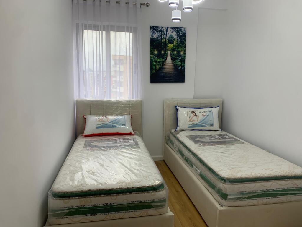 Apartament 2+1+2, Astir!