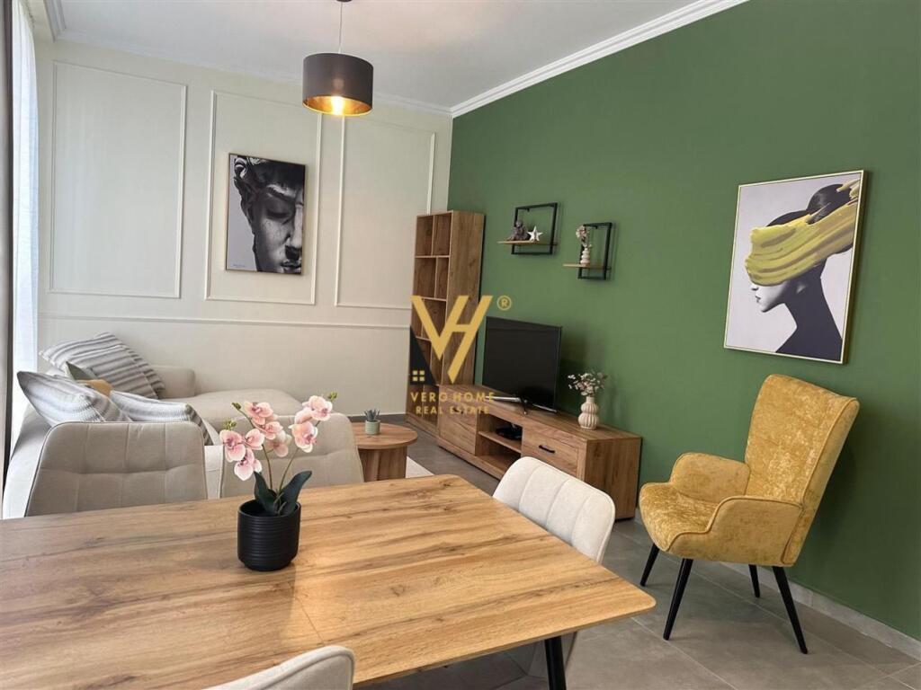 JEPET APARTAMENT 1+1+BLK ME QERA TE BULEVARDI I RI 65.000 LEKE