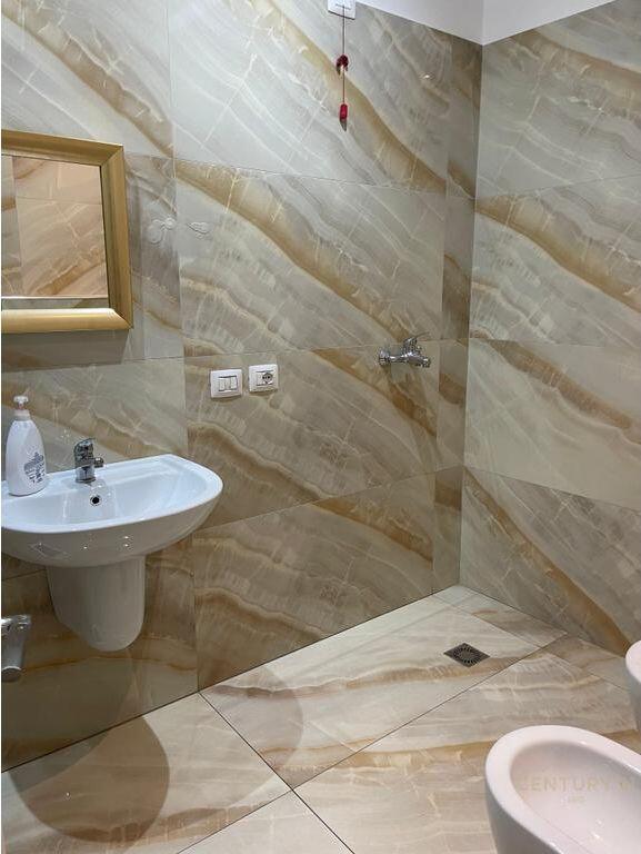 Zyra me qira tek Ring Center