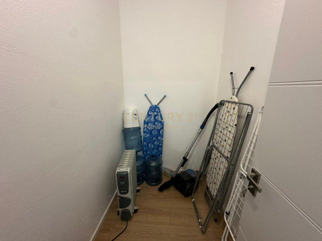 Shitet Apartament 1+1 Vollga