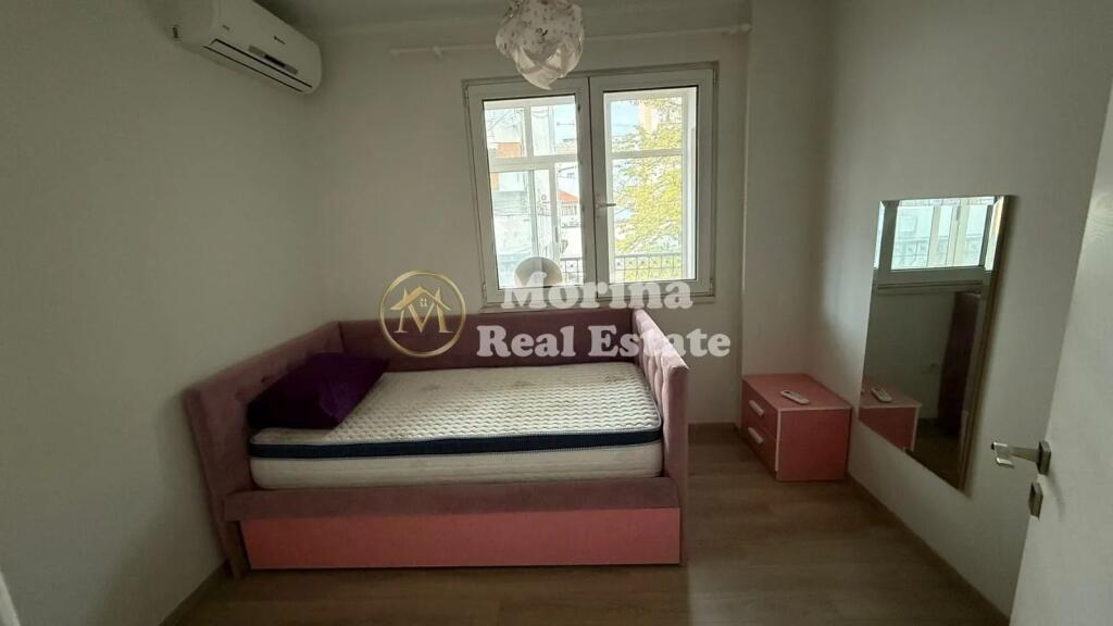 Apartament 3+2+1 ballkon, Blloku, 1500 Euro/muaj